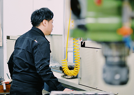 少数精鋭のものづくり