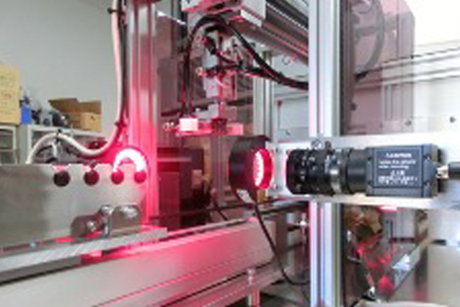 【ヒンジキャップ製造】樹脂成型品オンライン検査組立機